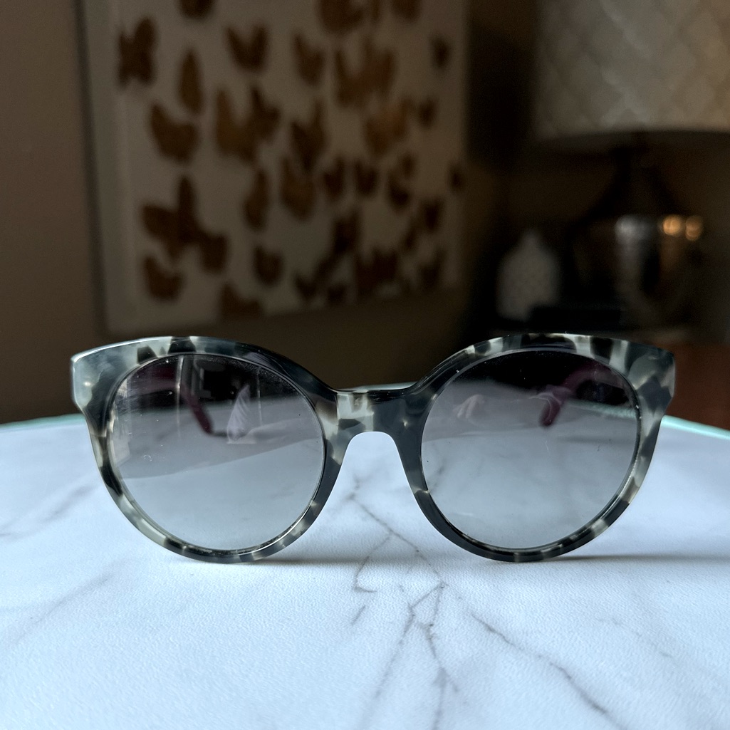 Authentic Tory Burch Sunnies Great Condition